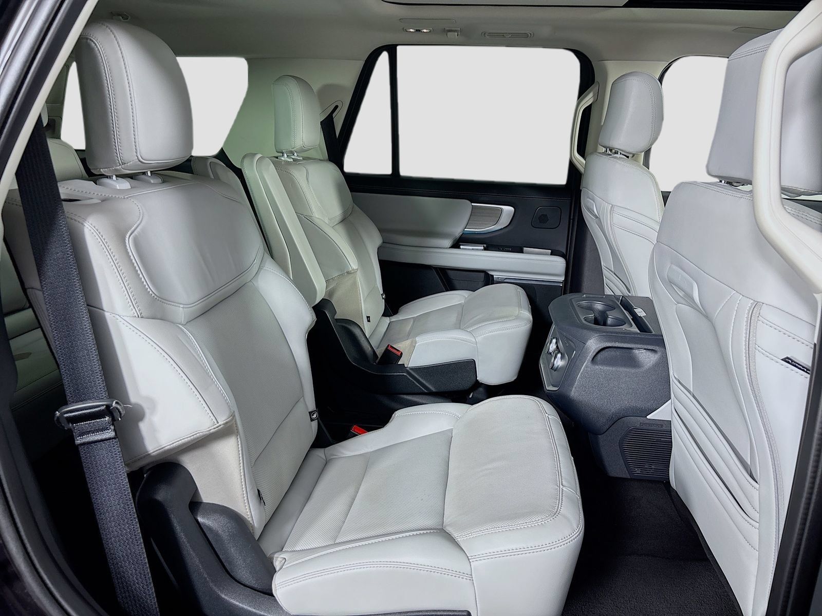 Used 2025 Ford Expedition Platinum w/ Driver's Package AWD/4WD image 30