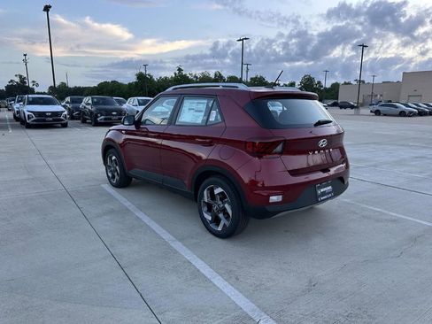 New 2025 Hyundai Venue Limited image 7