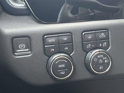 Used 2023 Chevrolet Silverado 1500 High Country w/ High Country Premium Package AWD/4WD image 25