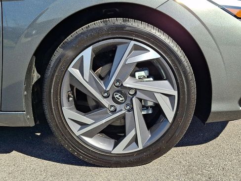 Certified 2025 Hyundai Elantra SEL FWD image 8