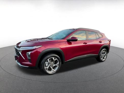 Used 2025 Chevrolet Trax LT image 8