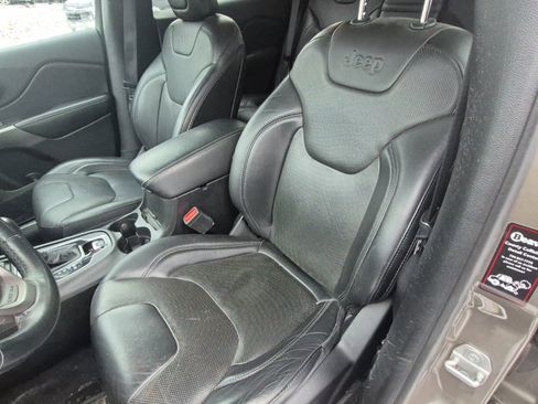 Used 2019 Jeep Cherokee Limited image 11