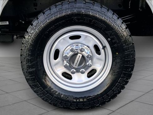 Used 2025 Ford F250 XL w/ XL Chrome Package image 10