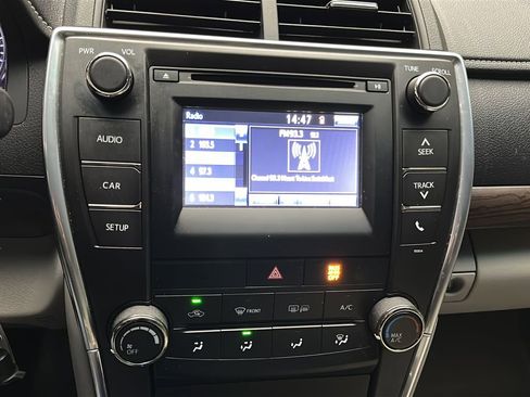 Used 2016 Toyota Camry LE image 22