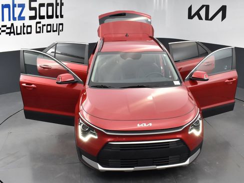 Used 2025 Kia Niro EX FWD image 29
