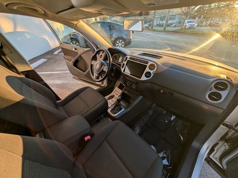 Used 2013 Volkswagen Tiguan S image 11