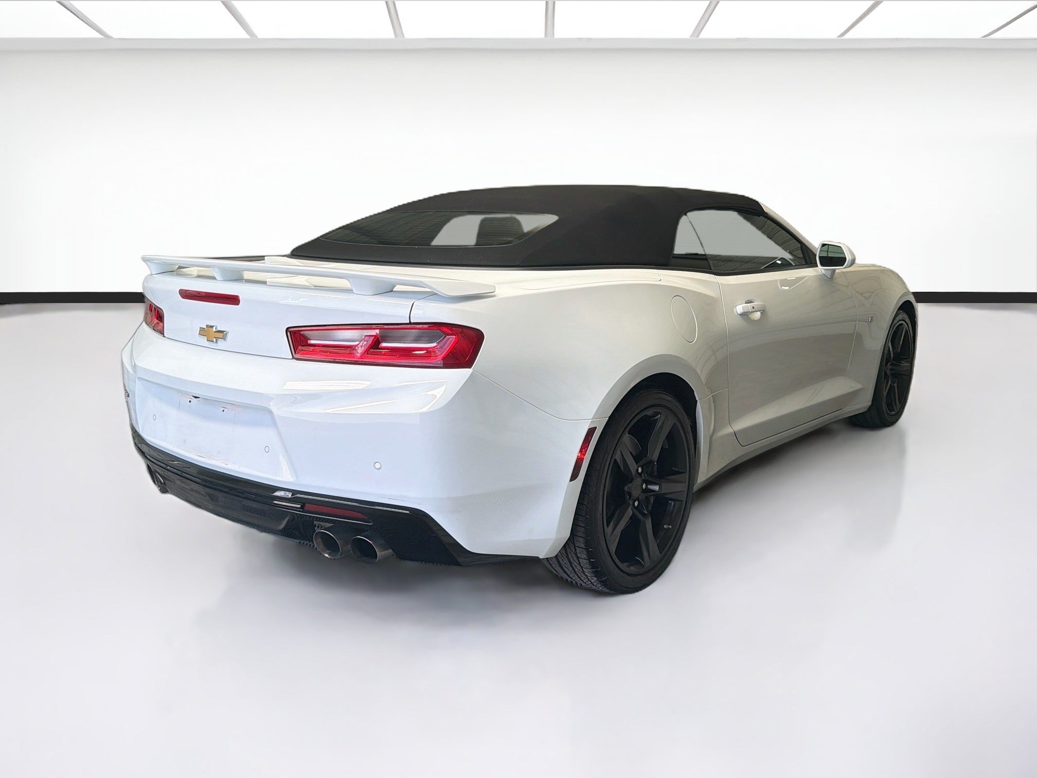 Used 2017 Chevrolet Camaro SS RWD image 4