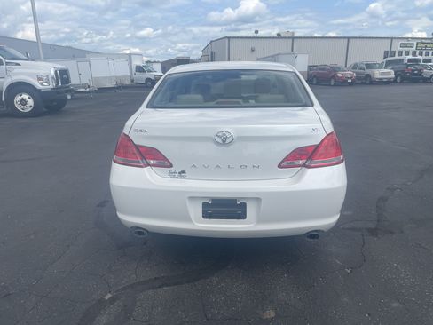 Used 2005 Toyota Avalon XLS FWD image 7