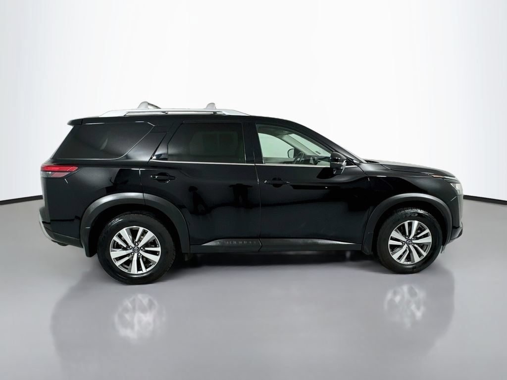 Used 2023 Nissan Pathfinder SL w/ Black Appearance Package AWD/4WD image 8