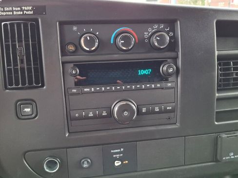 Used 2025 Chevrolet Express 2500 w/ Driver Convenience Package RWD image 15