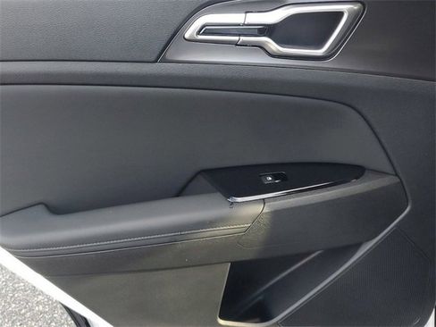 New 2025 Kia Sportage EX image 28