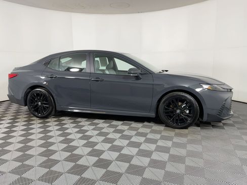 Used 2025 Toyota Camry SE image 6