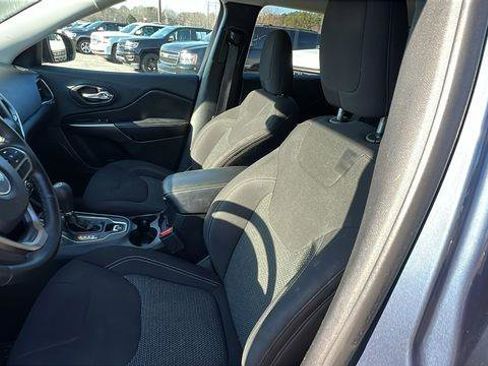 Used 2019 Jeep Cherokee Latitude w/ Cold Weather Group image 14