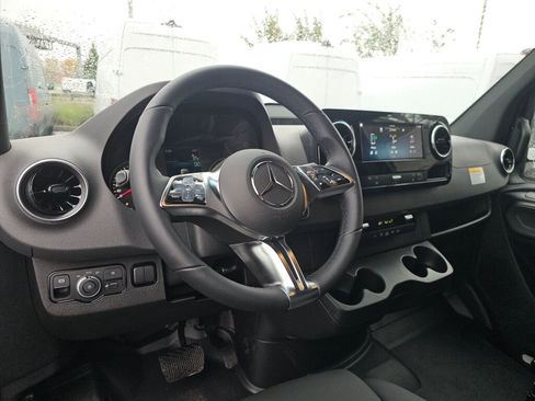 New 2025 Mercedes-Benz Sprinter 2500 image 19