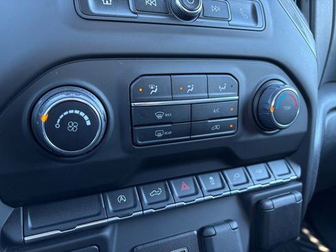 Used 2022 Chevrolet Silverado 1500 Custom image 28