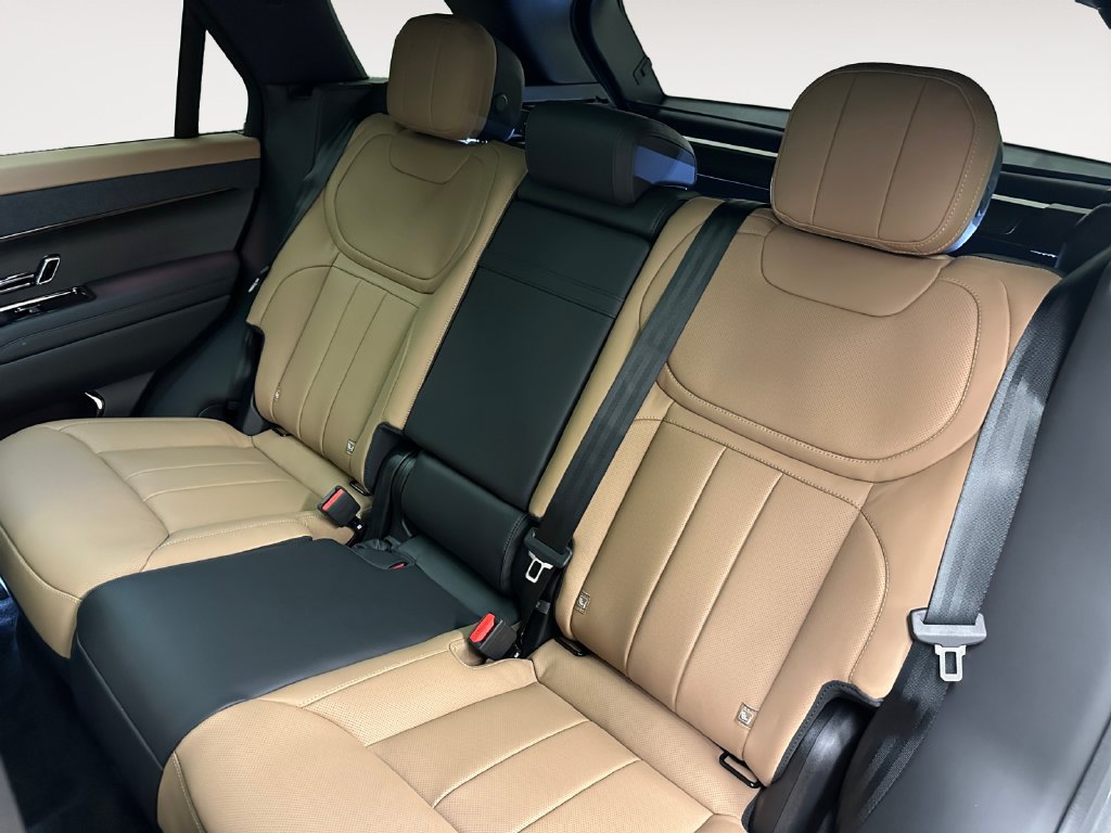 New 2027 Land Rover Range Rover Sport Dynamic SE AWD/4WD image 13
