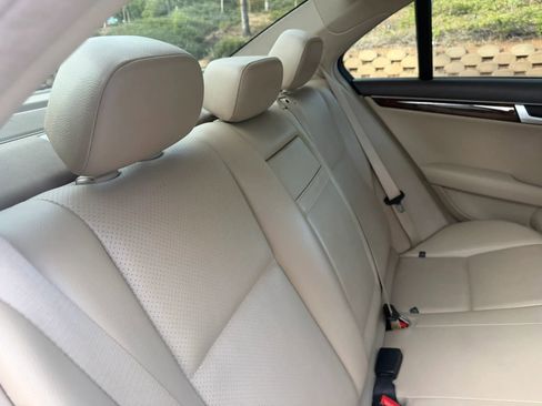 Used 2013 Mercedes-Benz C 250 Sedan image 21