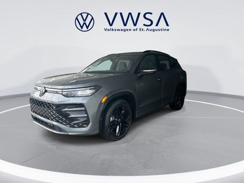 New 2026 Volkswagen Tiguan SE R-Line FWD image 3