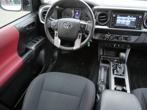 Certified 2019 Toyota Tacoma SR5 image 10