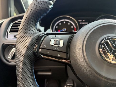 Used 2017 Volkswagen Golf R 4-Door image 18