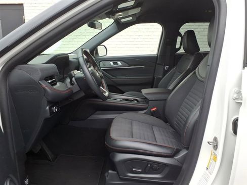 Used 2025 Ford Explorer ST-Line w/ ST-Line Street Pack AWD/4WD image 12