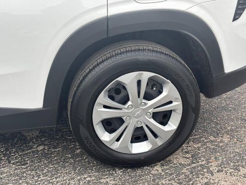 Used 2025 Chevrolet Trax LS image 11