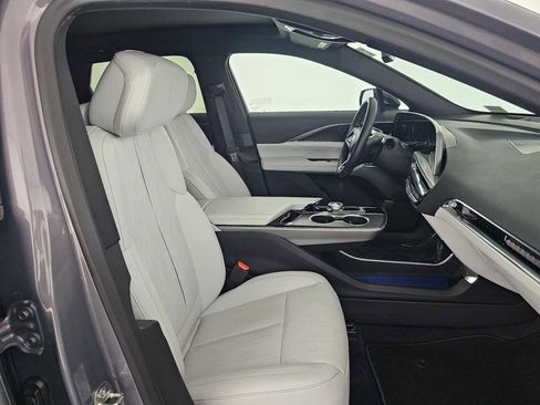 Used 2025 Cadillac Lyriq Luxury AWD/4WD image 10