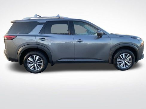 Used 2024 Nissan Pathfinder SL image 8