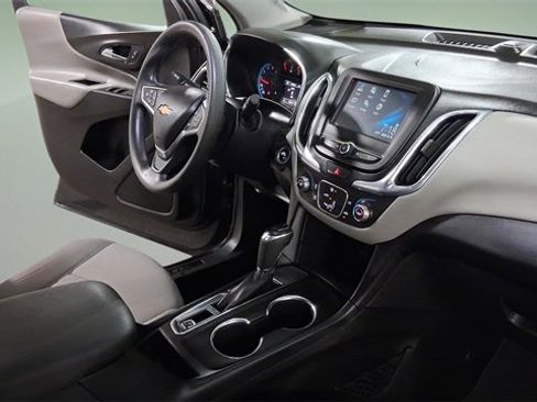 Used 2018 Chevrolet Equinox LS image 21