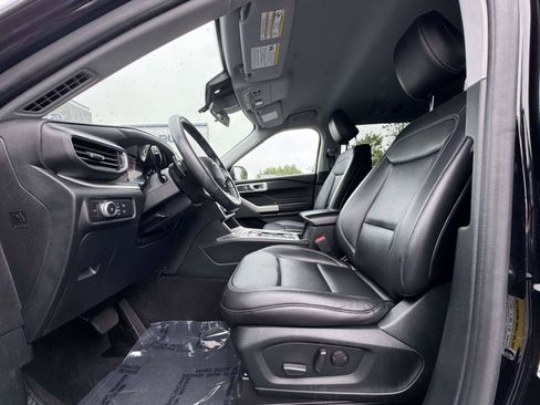 Used 2020 Ford Explorer XLT w/ Equipment Group 202A AWD/4WD image 13