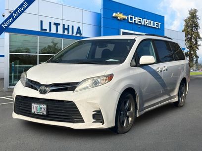 Used 2019 Toyota Sienna LE w/ Carpet Mat Package
