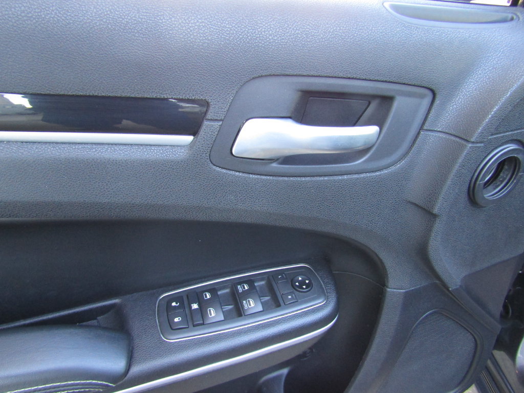 Used 2019 Chrysler 300 S AWD/4WD image 19
