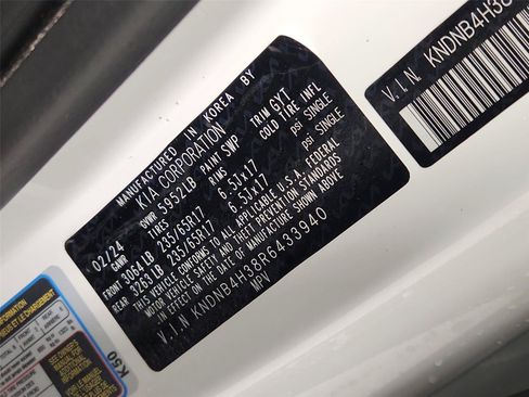 Used 2024 Kia Carnival LX FWD image 30