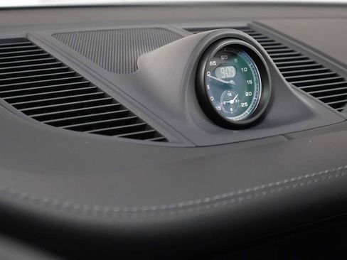 Used 2026 Porsche Macan AWD/4WD image 18