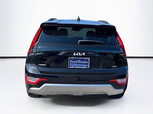 Used 2023 Kia Niro EX Touring image 9