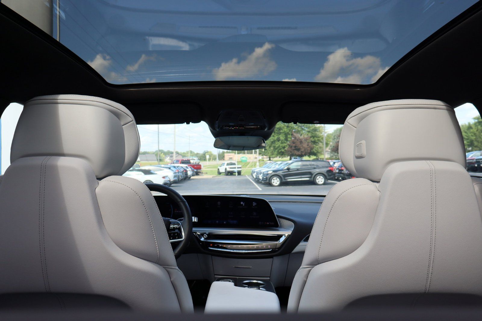 Used 2024 Cadillac Lyriq Luxury AWD/4WD image 40