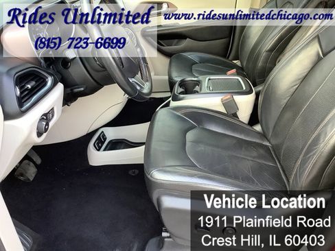 Used 2017 Chrysler Pacifica Touring-L Plus w/ Advanced Safetytec Group FWD image 40