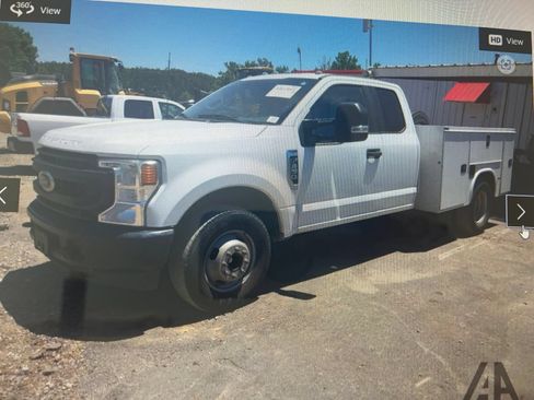 Used 2022 Ford F350 XL w/ Power Equipment Group RWD image 2