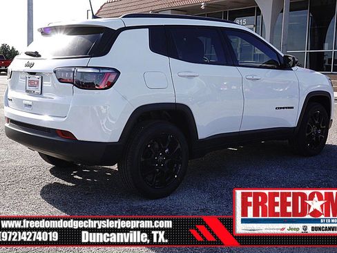 New 2026 Jeep Compass Latitude image 5