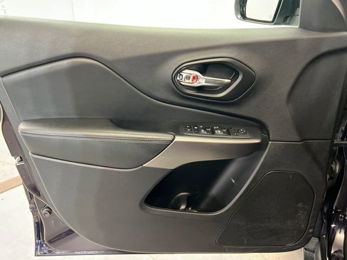 Used 2021 Jeep Cherokee Latitude Lux w/ Comfort/Convenience Group image 15