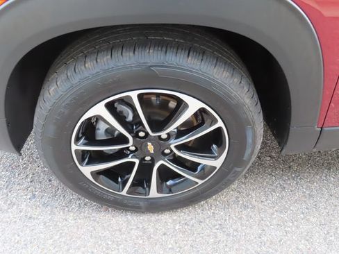 Used 2025 Chevrolet TrailBlazer LT AWD/4WD image 14