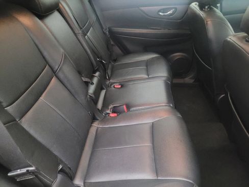Used 2015 Nissan Rogue SV FWD image 19