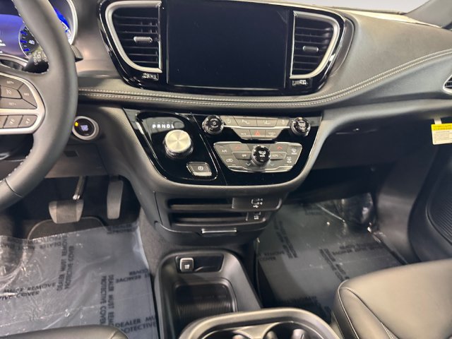 New 2026 Chrysler Pacifica Select AWD/4WD image 11