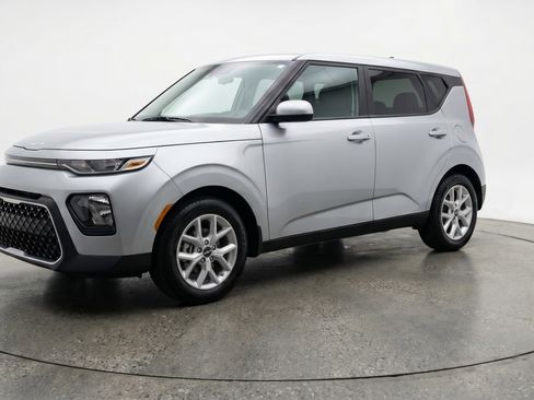 Used 2025 Kia Soul LX w/ LX Technology Package image 3
