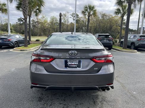 Used 2024 Toyota Camry SE image 9