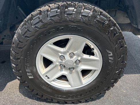 Used 2020 Jeep Gladiator Sport w/ Quick Order Package 24S AWD/4WD image 22