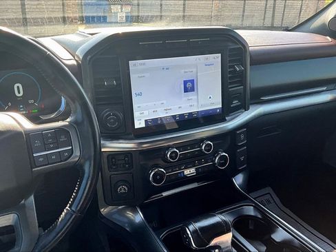 Used 2022 Ford F150 Lariat image 4