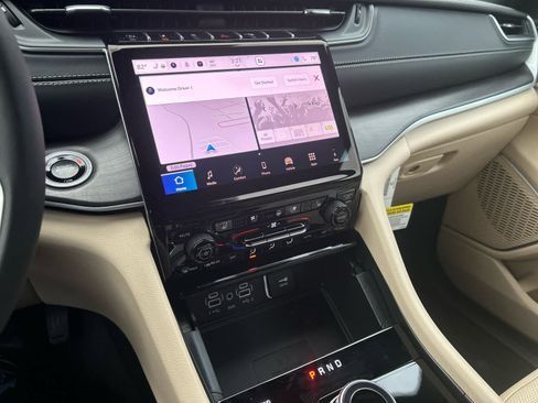 New 2025 Jeep Grand Cherokee Limited w/ Luxury Tech Group II image 26