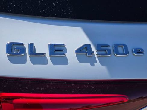 Used 2025 Mercedes-Benz GLE 450e 4MATIC image 2