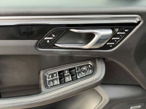 Used 2018 Porsche Macan S image 21